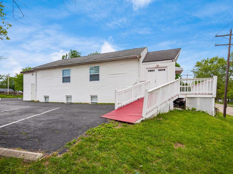 377 Mix Avenue , Columbus, OH 43228 Photo 4