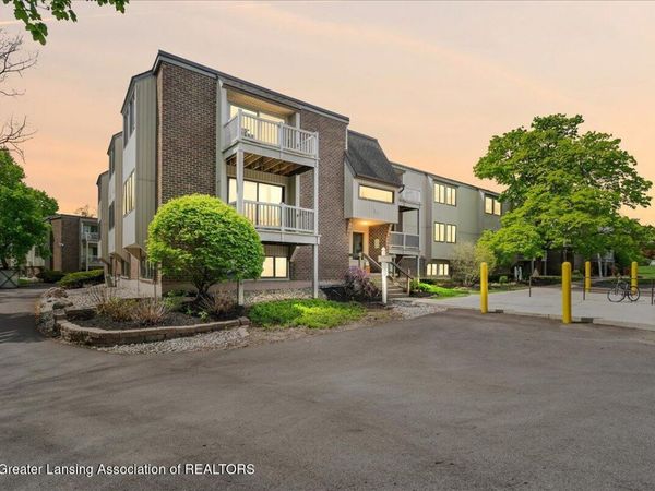 523 Bainbridge Drive, East Lansing, MI 48823
