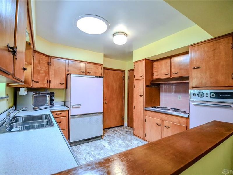 1404 Pinecrest Drive, Dayton, OH 45414 Photo 14