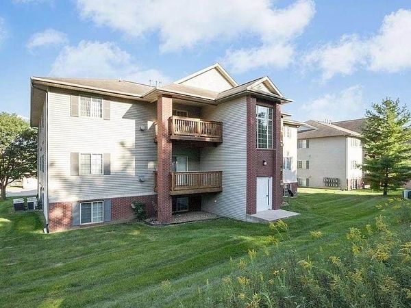 2268 Holiday Rd, Unit 411, Coralville, IA 52241