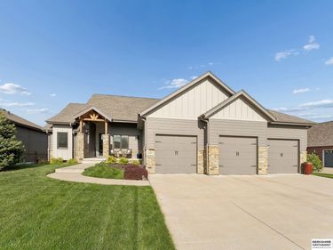 8201 N 123rd Street, Omaha, NE 68142