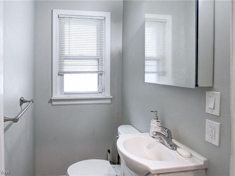 672 E 109th Street, Cleveland, OH 44108 Photo 11