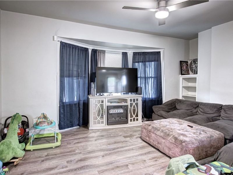 672 E 109th Street, Cleveland, OH 44108 Photo 14