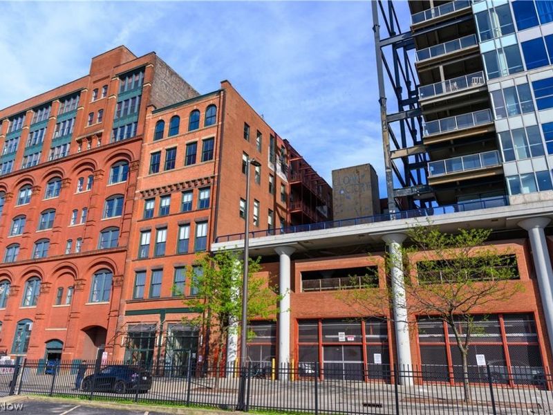 635 W Lakeside Avenue, Cleveland, OH 44113 Photo 1