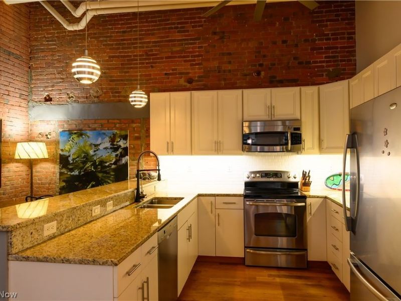 635 W Lakeside Avenue, Unit 406, Cleveland, OH 44113 Photo 4