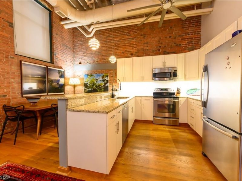 635 W Lakeside Avenue, Cleveland, OH 44113 Photo 6