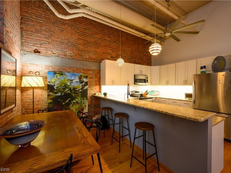 635 W Lakeside Avenue, Cleveland, OH 44113 Photo 7