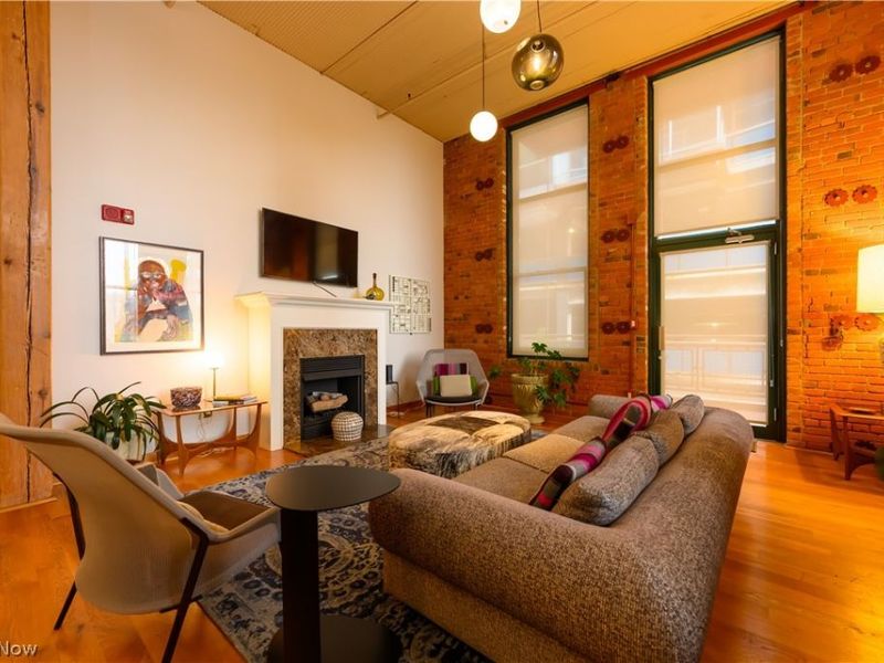 635 W Lakeside Avenue, Cleveland, OH 44113 Photo 8