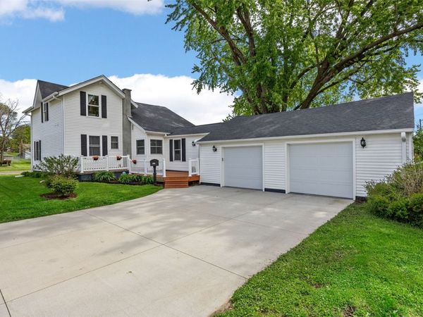 421 W 5th Street, Monticello, IA 52310