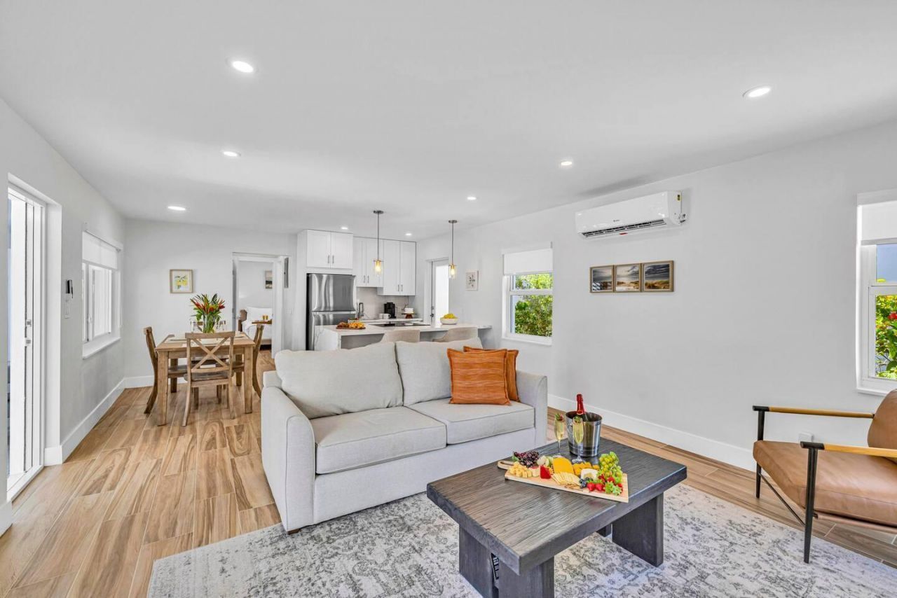 347 N Birch Road, Unit 1-9, Fort Lauderdale, FL 33304 Photo