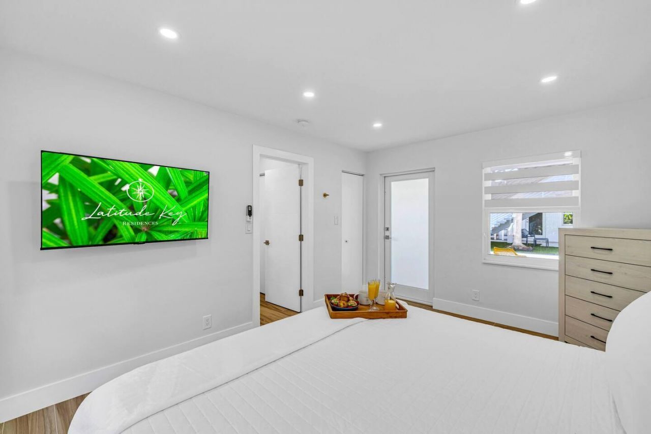 347 N Birch Road, Unit 1-9, Fort Lauderdale, FL 33304 Photo
