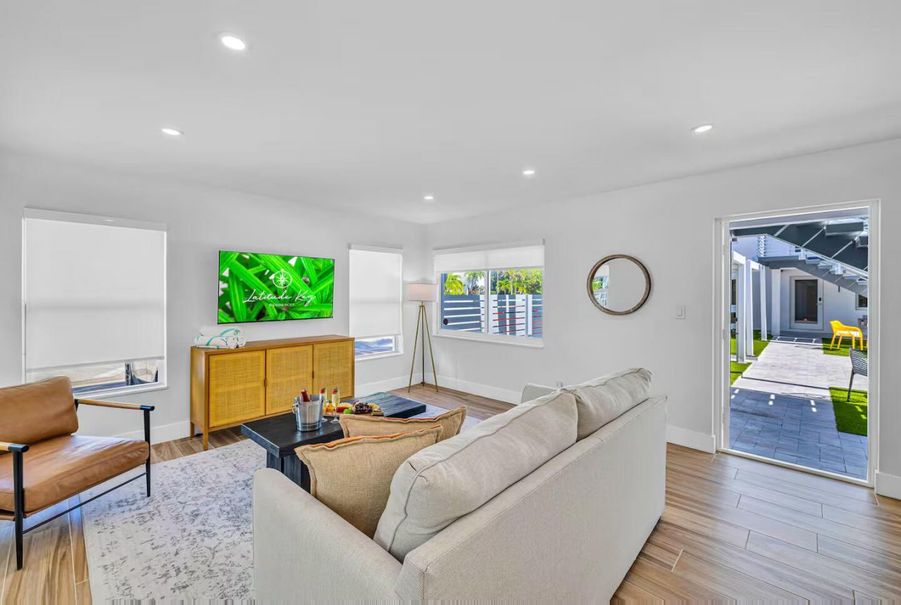 347 N Birch Road, Unit 1-9, Fort Lauderdale, FL 33304 Photo