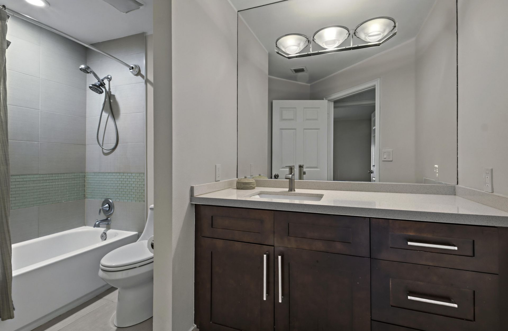 1741 NE 4th Avenue, Unit F5, Fort Lauderdale, FL 33305 Photo