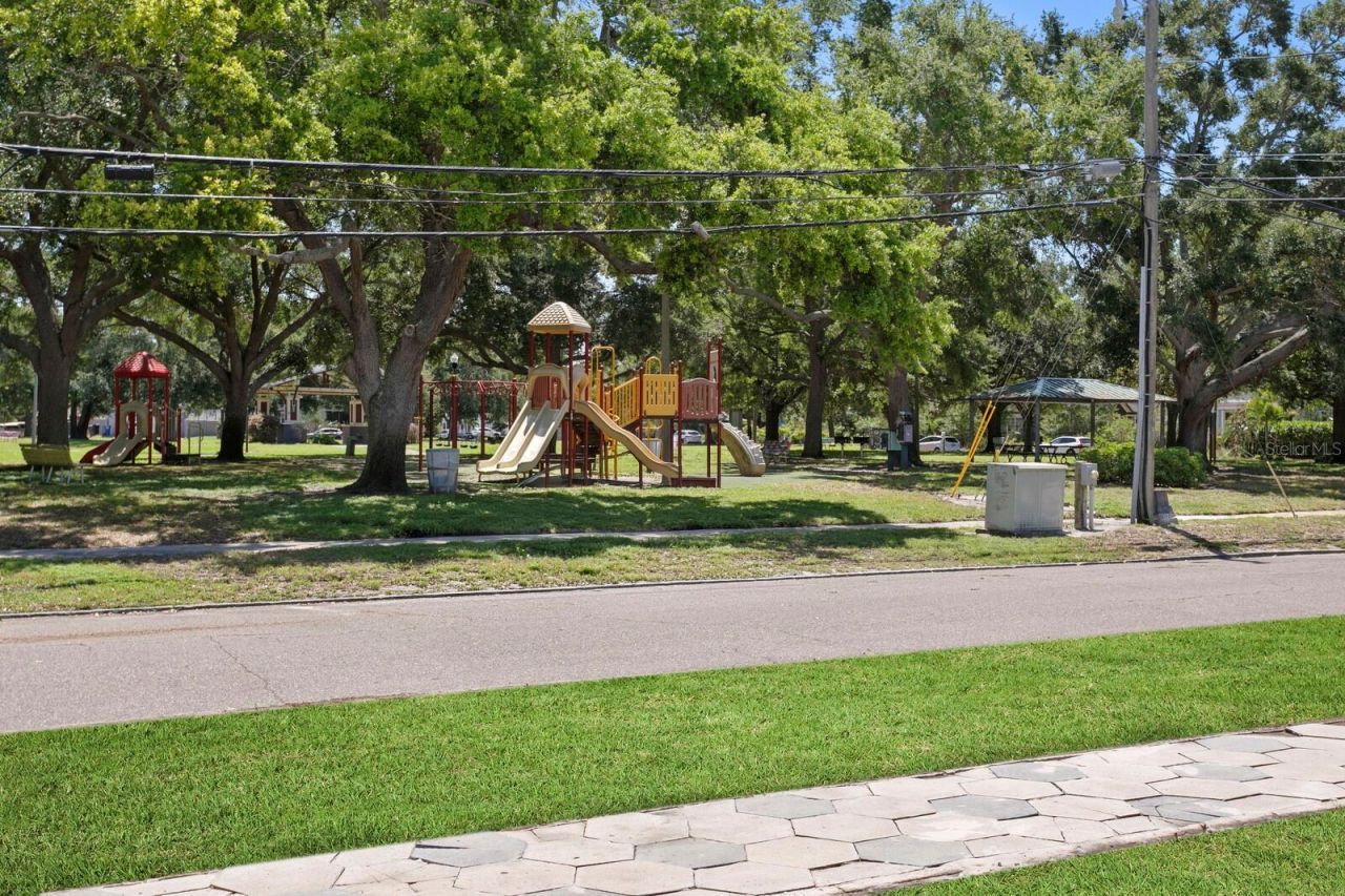 262 30th Street N, Saint Petersburg, FL 33713 Photo