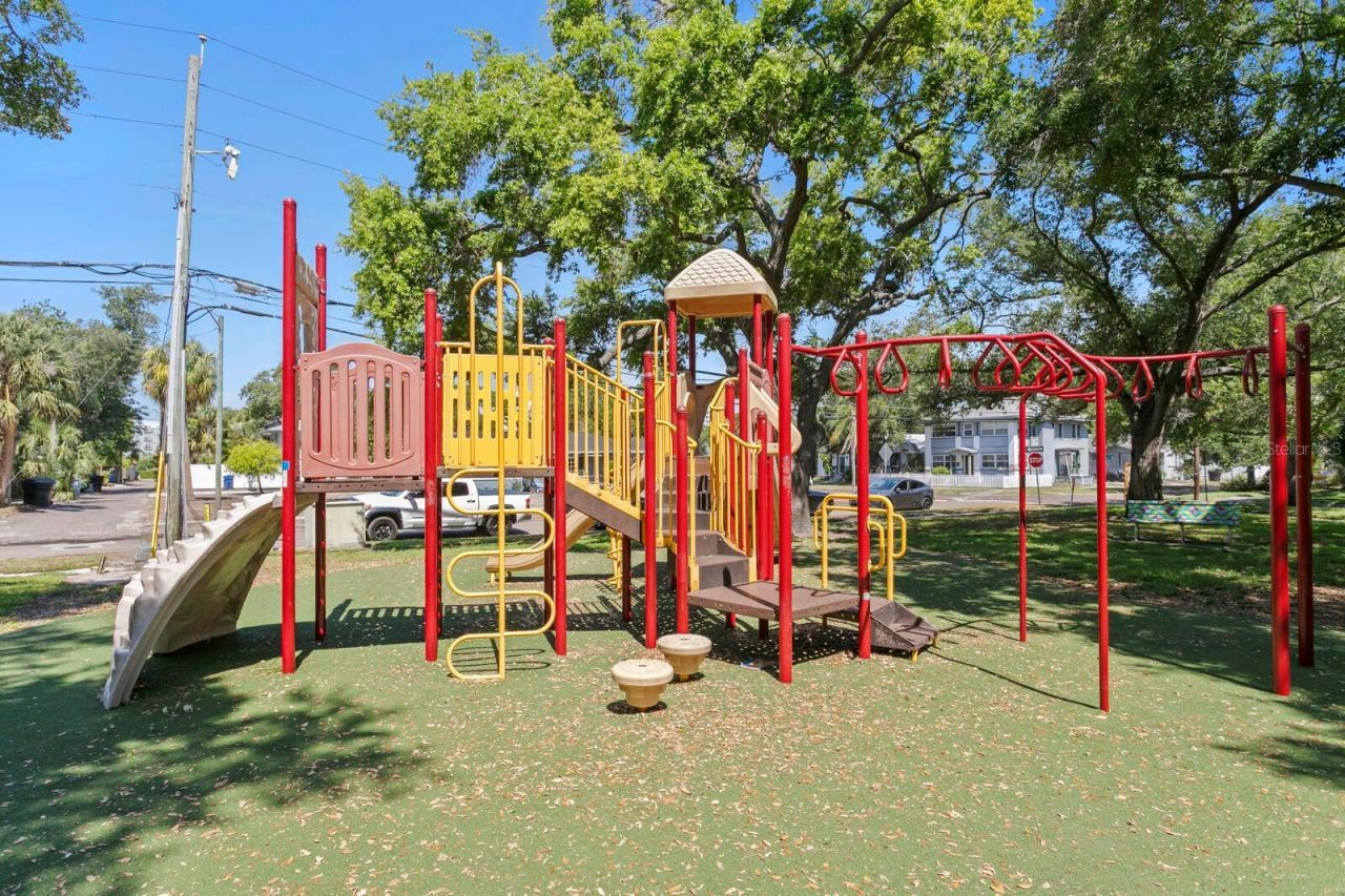 262 30th Street N, Saint Petersburg, FL 33713 Photo