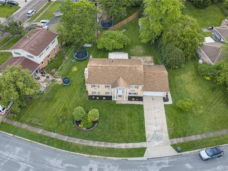 812 Twin Oaks Drive, Riverside, OH 45431 Photo 2