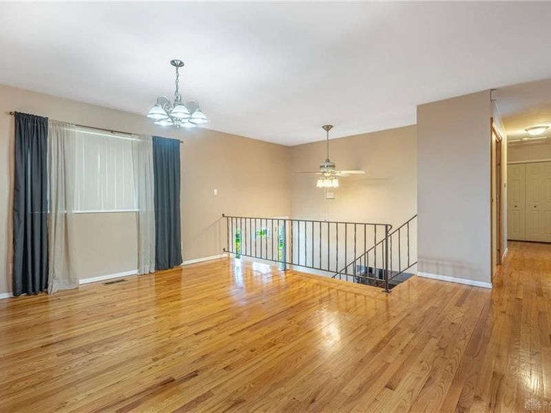 812 Twin Oaks Drive, Riverside, OH 45431 Photo 4