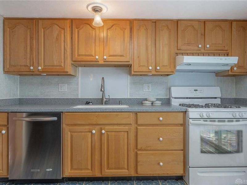 812 Twin Oaks Drive, Riverside, OH 45431 Photo 8