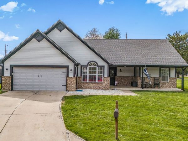 2309 Eagle Brook Drive, Shelbyville, IN 46176