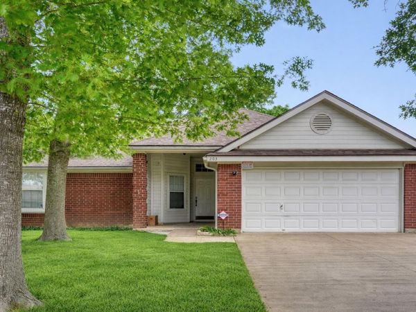 203 Pin Oak DR , Georgetown, TX 78628