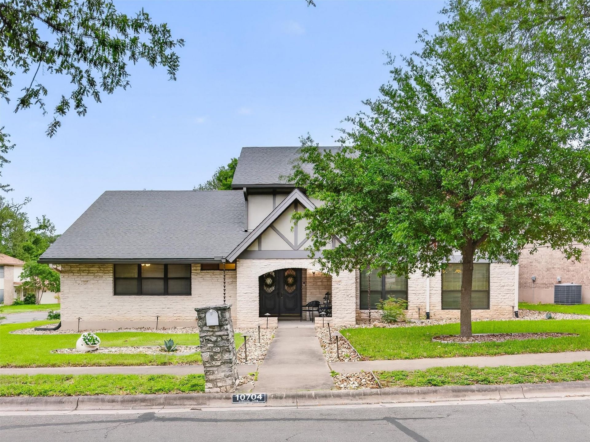 10704 Doering Ln, Austin, TX 78750 Main Photo