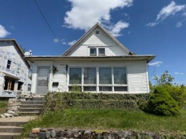 105 Wood Street, Three Rivers, MI 49093