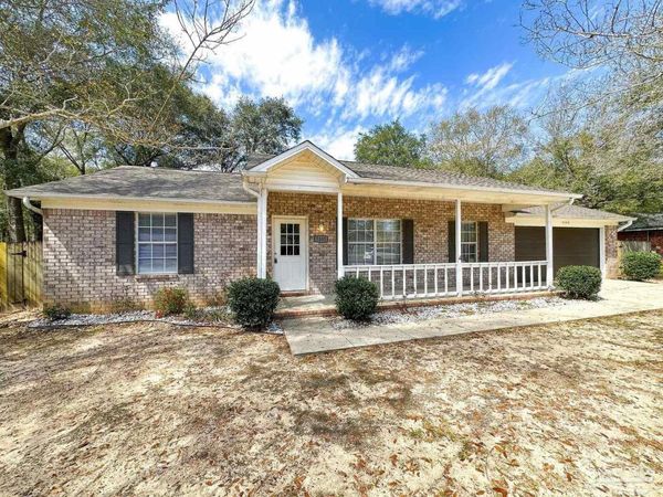 5105 Westport Dr, Milton, FL 32570