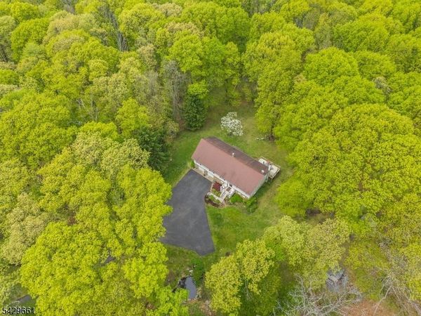 87 Buckhorn Dr, White, NJ 07823