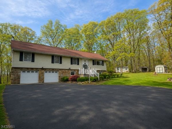 87 Buckhorn Dr, White, NJ 07823