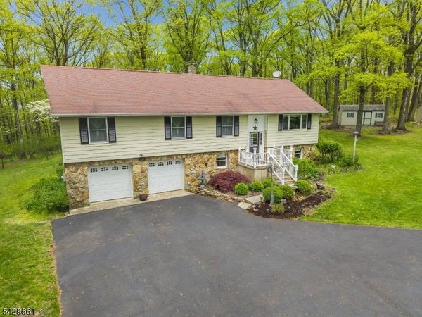 87 Buckhorn Dr, White, NJ 07823