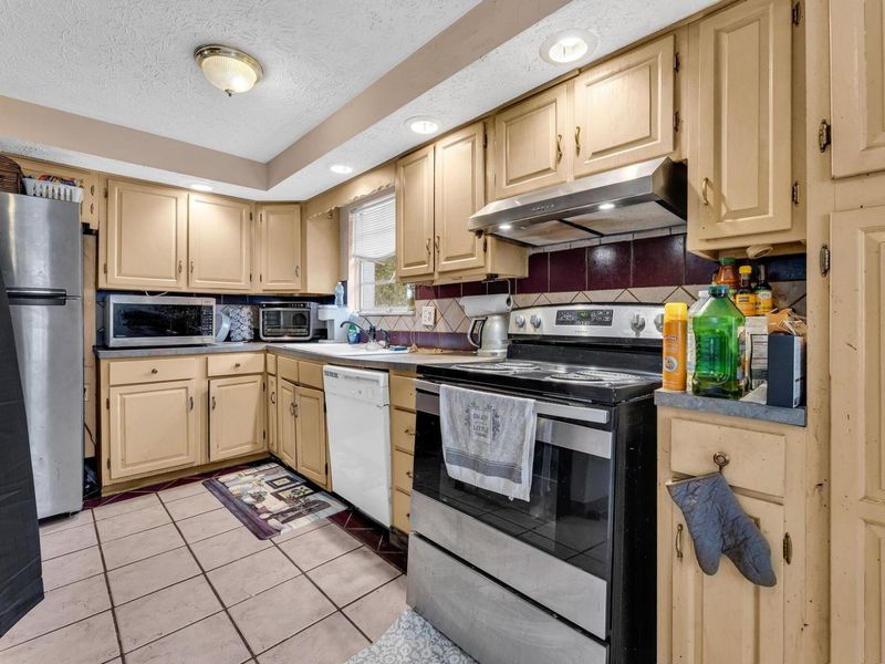 5056 Chipman Drive, Columbus, OH 43232 Photo 10