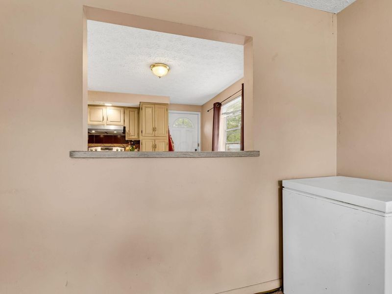 5056 Chipman Drive, Columbus, OH 43232 Photo 6