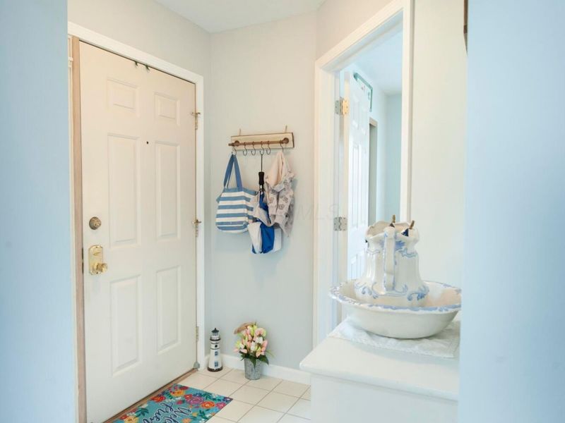 2373 Sportsman Drive, Grove City, OH 43123 Photo 3