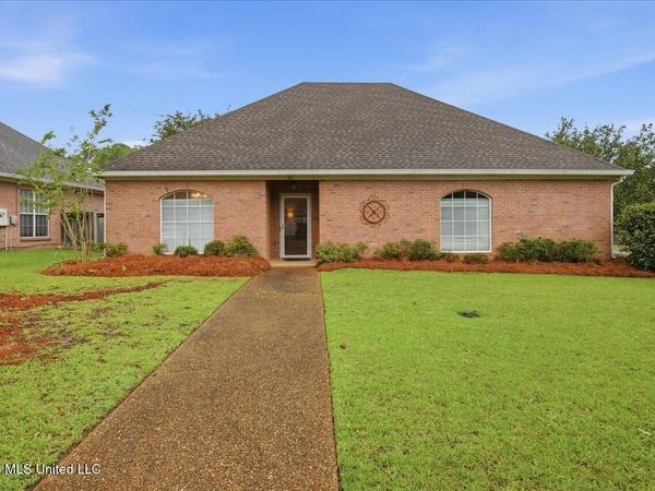 23 Spring Lake Circle, Pearl, MS 39208