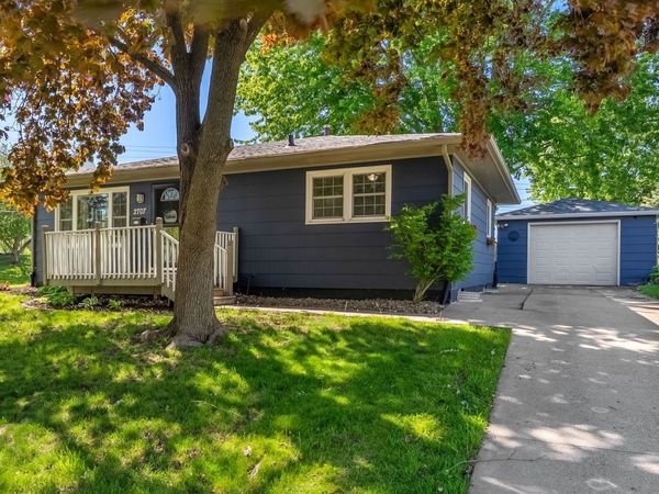 2707 Grove Street, Davenport, IA 52804
