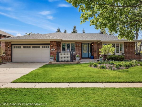 8248 Middlebury Avenue , Woodridge, IL 60517