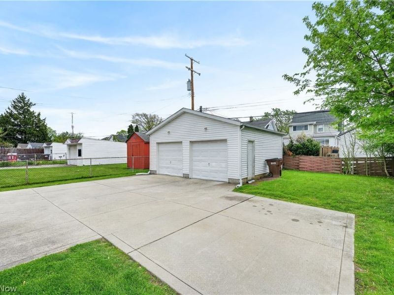 6115 Brownfield Drive, Parma, OH 44129 Photo 4
