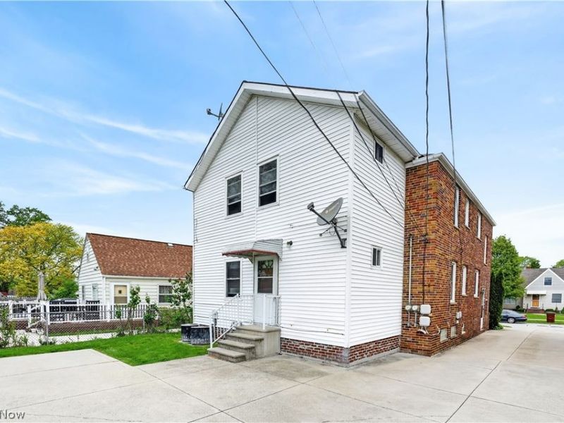 6115 Brownfield Drive, Parma, OH 44129 Photo 5