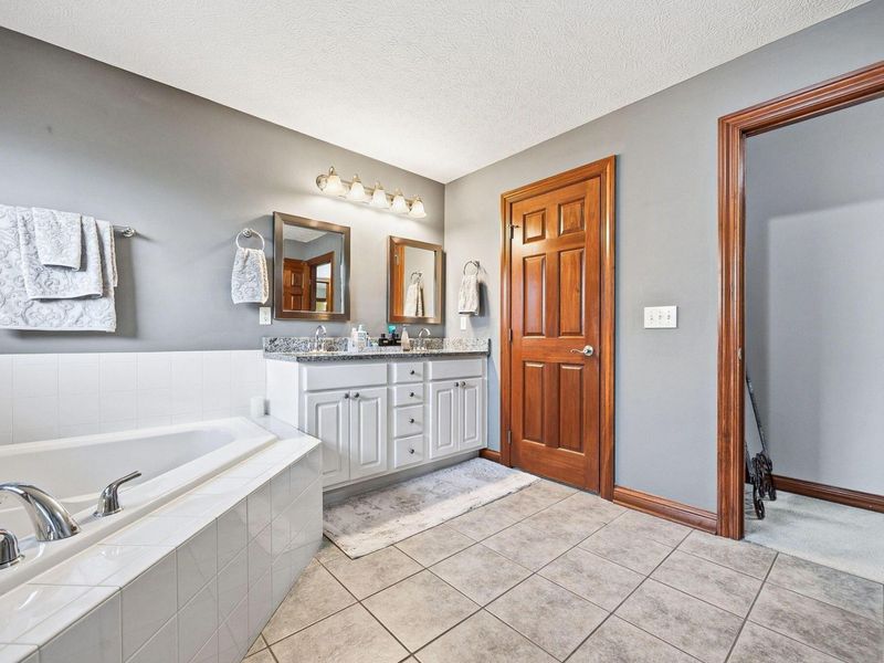 2643 Sandhurst Drive, Lewis Center, OH 43035 Photo 45
