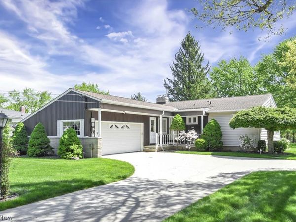 8089 Wesley Drive , Strongsville, OH 44136