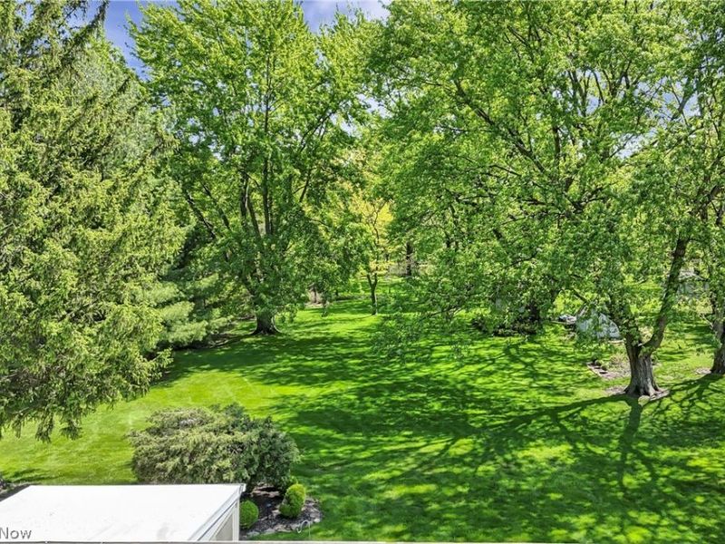8089 Wesley Drive, Strongsville, OH 44136 Photo 2