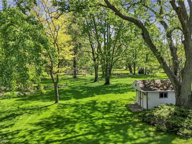 8089 Wesley Drive, Strongsville, OH 44136 Photo 3