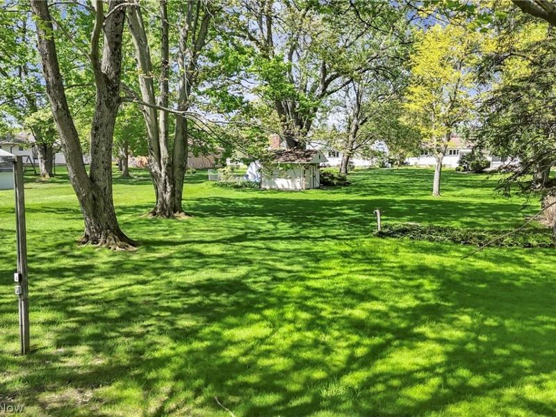 8089 Wesley Drive, Strongsville, OH 44136 Photo 4