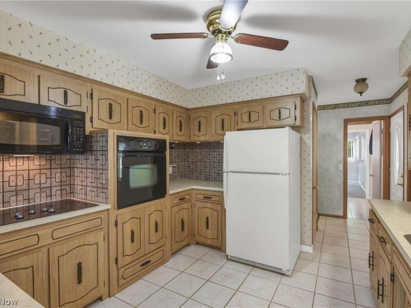 8089 Wesley Drive, Strongsville, OH 44136 Photo 7