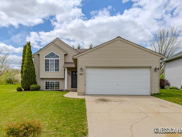 321 Pioneer Trail NE, Cedar Springs, MI 49319