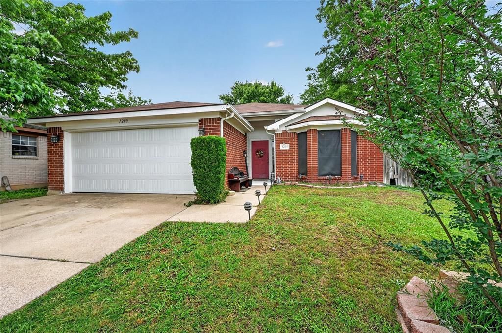 7205 Ashbourne Way, Fort Worth, TX 76133 Main Photo