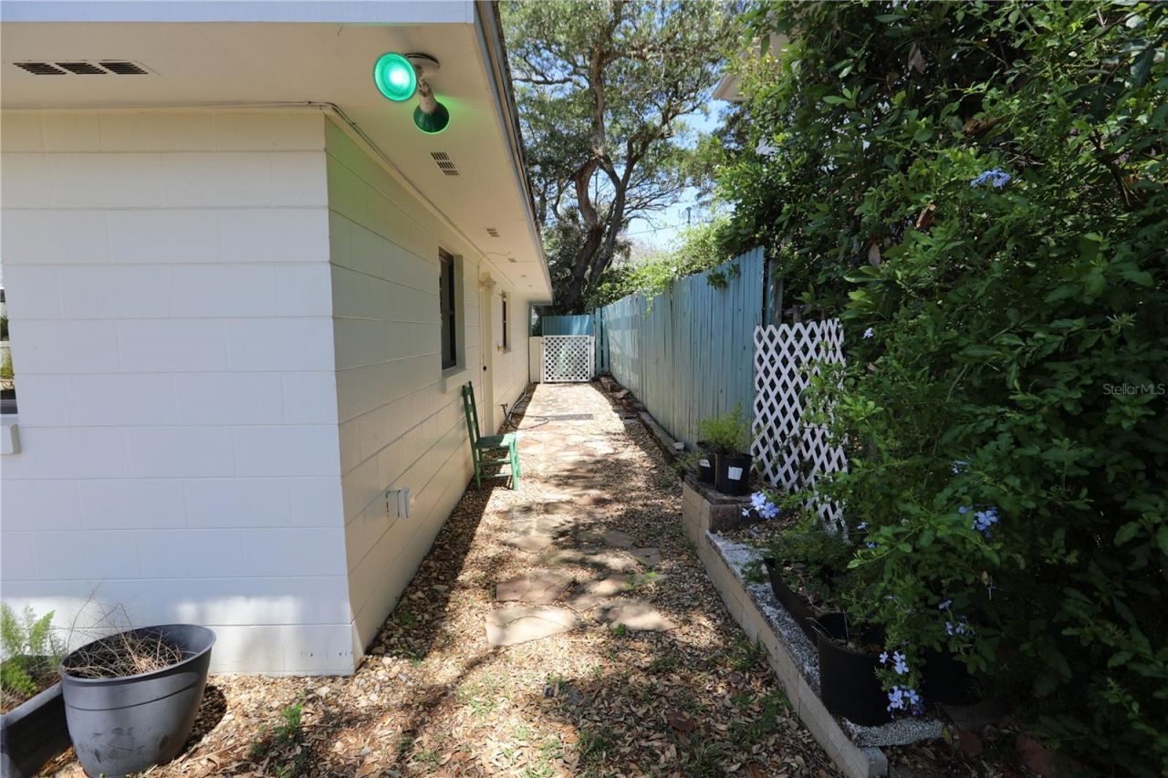 825 E 23rd Avenue, New Smyrna Beach, FL 32169 Photo