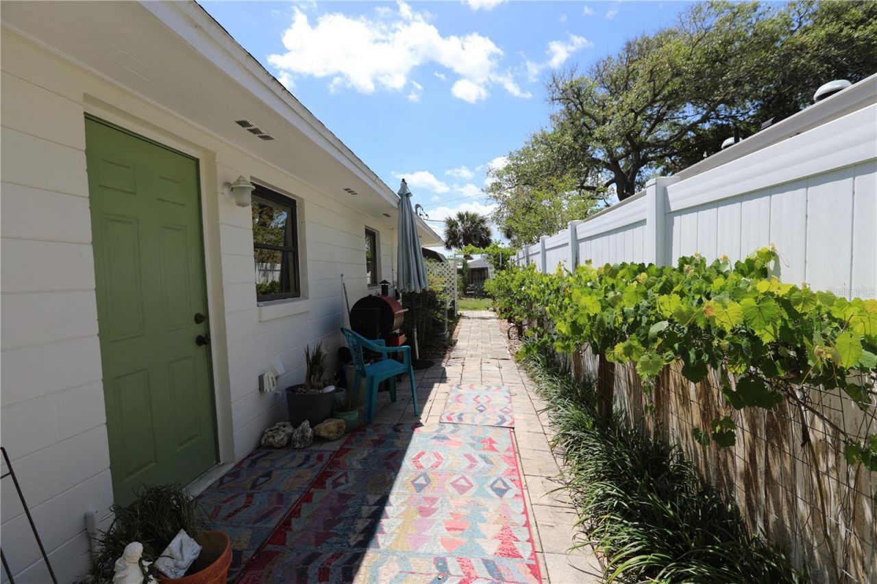 825 E 23rd Avenue, New Smyrna Beach, FL 32169 Photo