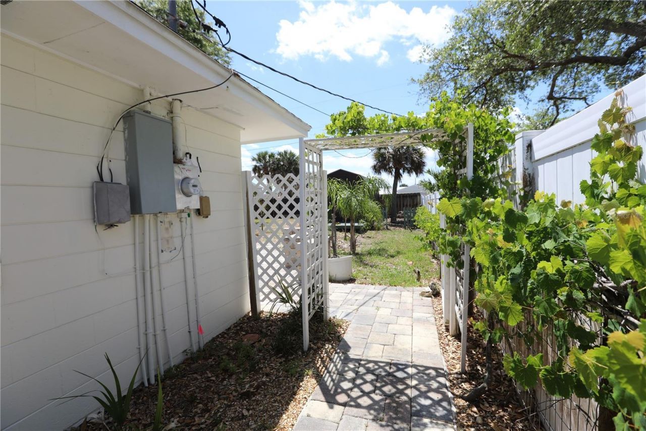 825 E 23rd Avenue, New Smyrna Beach, FL 32169 Photo