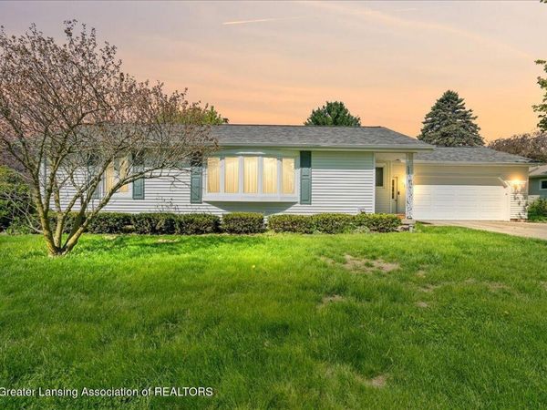 15178 Chetwyn Drive, Lansing, MI 48906